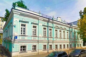 Отдельно стоящее здание, 653 м²