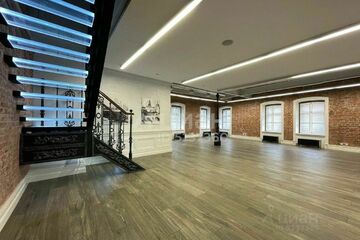 Отдельно стоящее здание, 1330 м²
