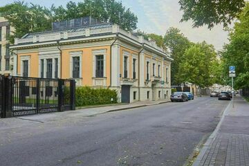 Отдельно стоящее здание, 1270 м²