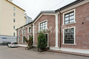 Отдельно стоящее здание, 986 м²