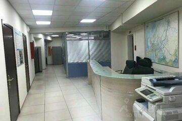 Отдельно стоящее здание, 8277 м²