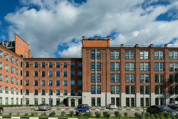 Отдельно стоящее здание, 8300 м²