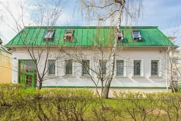 Отдельно стоящее здание, 573 м²