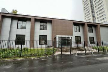 Отдельно стоящее здание, 1451 м²