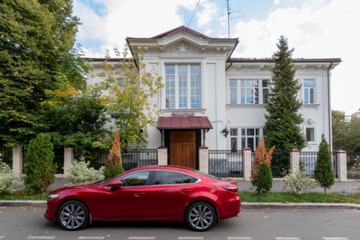 Отдельно стоящее здание, 1100 м²