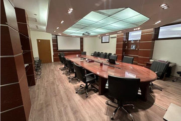 Отдельно стоящее здание, 6156 м²