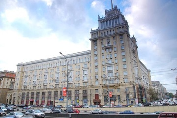 Помещение своб.назн., 379,8 м², 1/7 эт.
