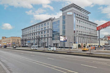 Отдельно стоящее здание, 3900 м²