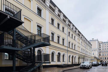 Отдельно стоящее здание, 2212 м²